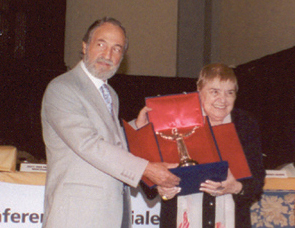 Umberto Veronesi riceve il Premio Arte Scienza e Pace 2012